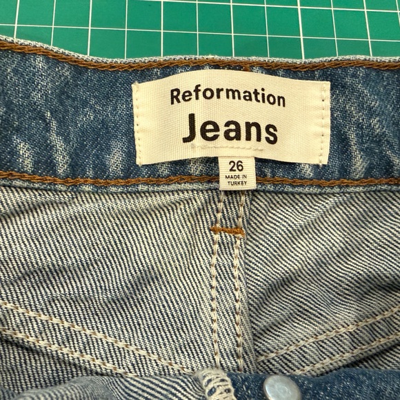 Reformation Charlie High Rise Jean Shorts 26 Frayed Hem Sustainable Denim - Picture 3 of 7